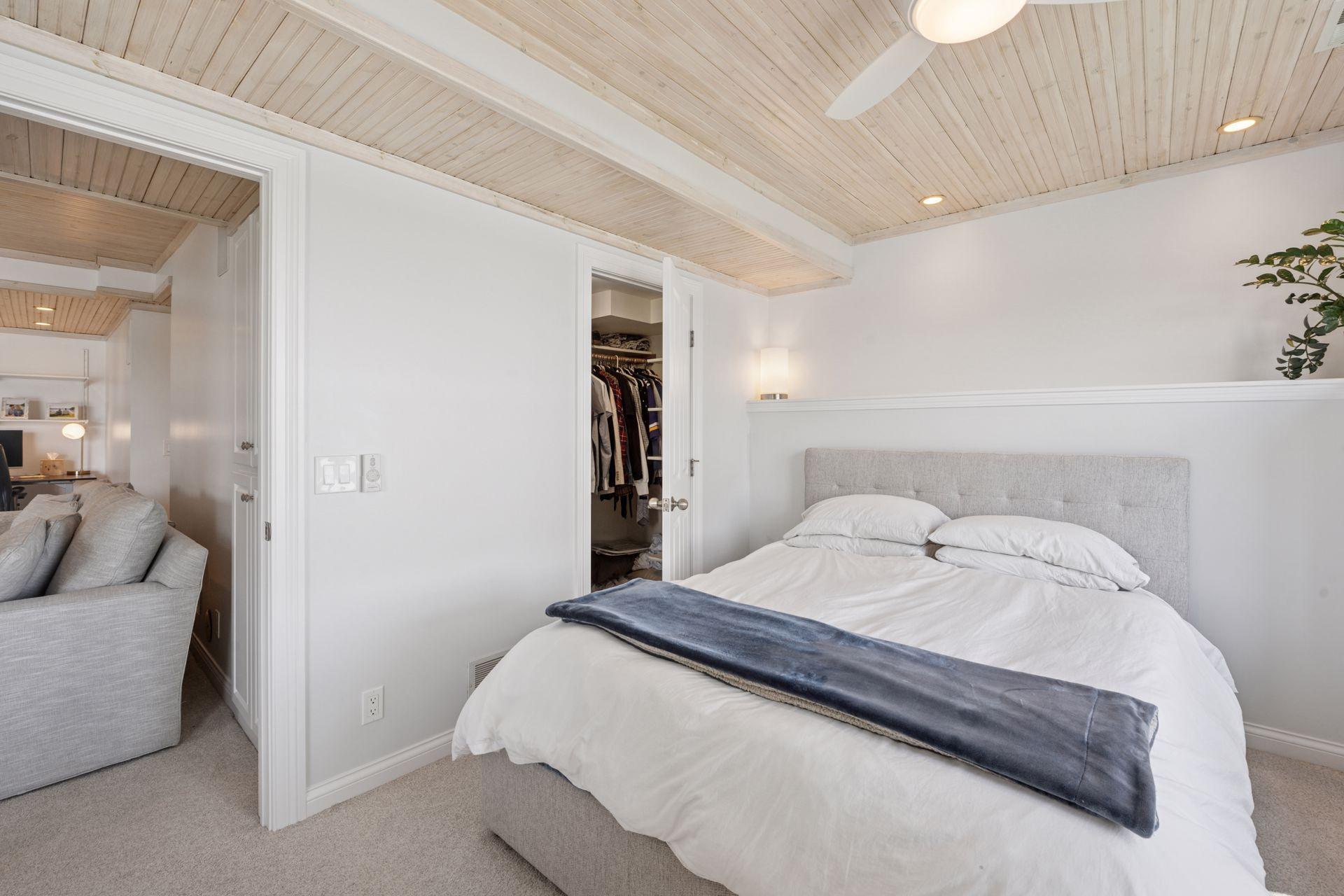 1575 Long Lake Boulevard