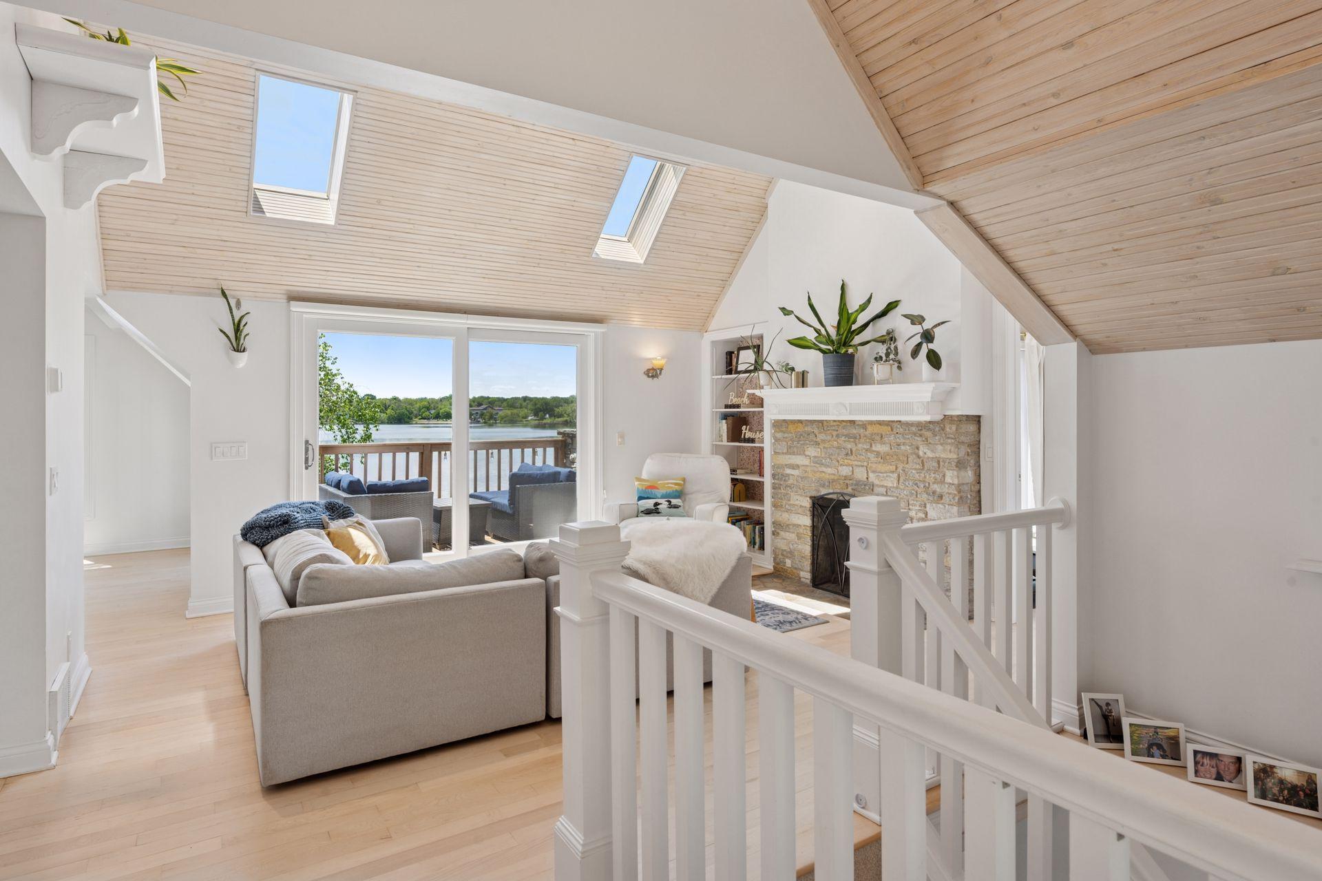 1575 Long Lake Boulevard