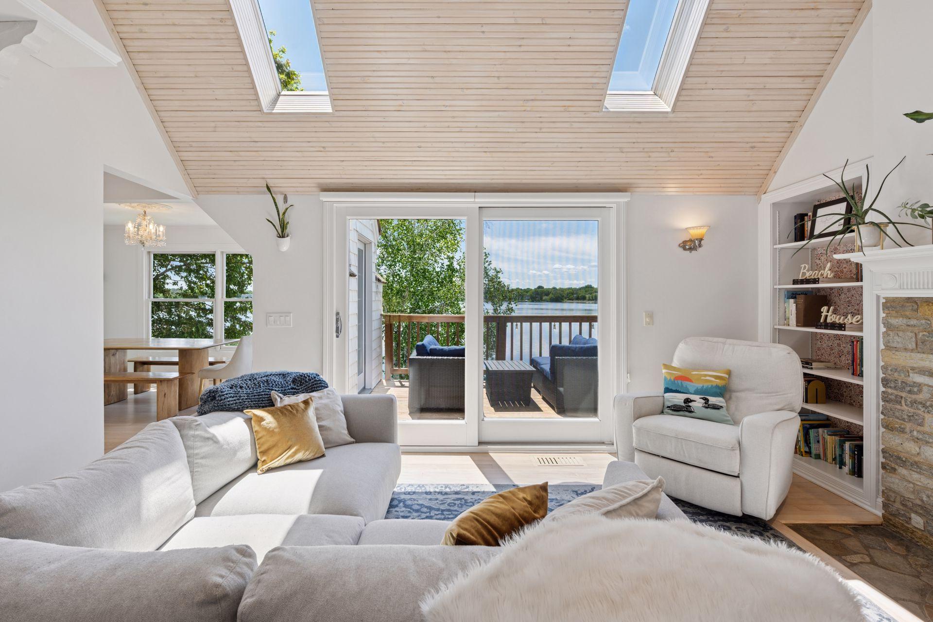 1575 Long Lake Boulevard