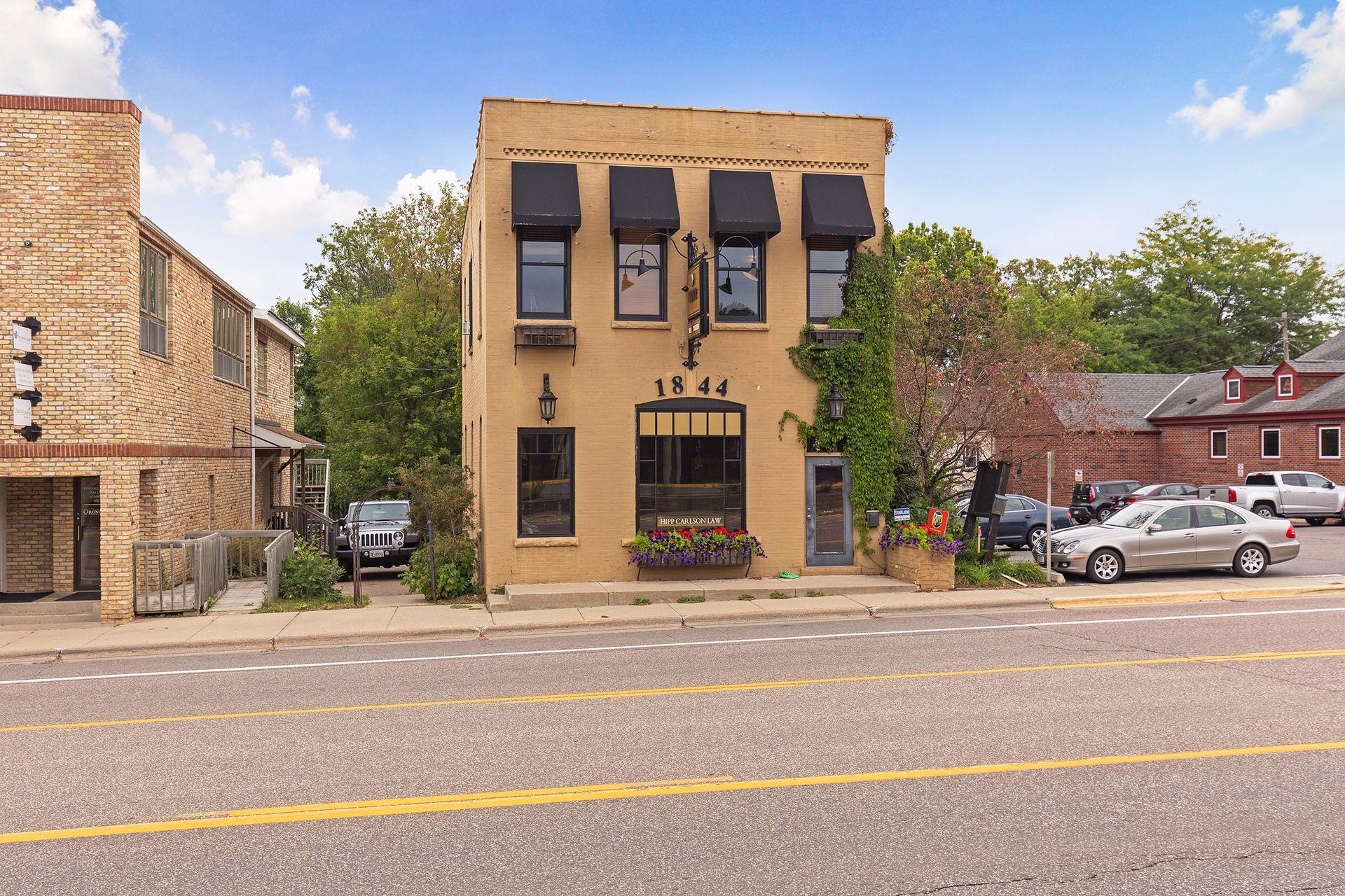 1575 Long Lake Boulevard