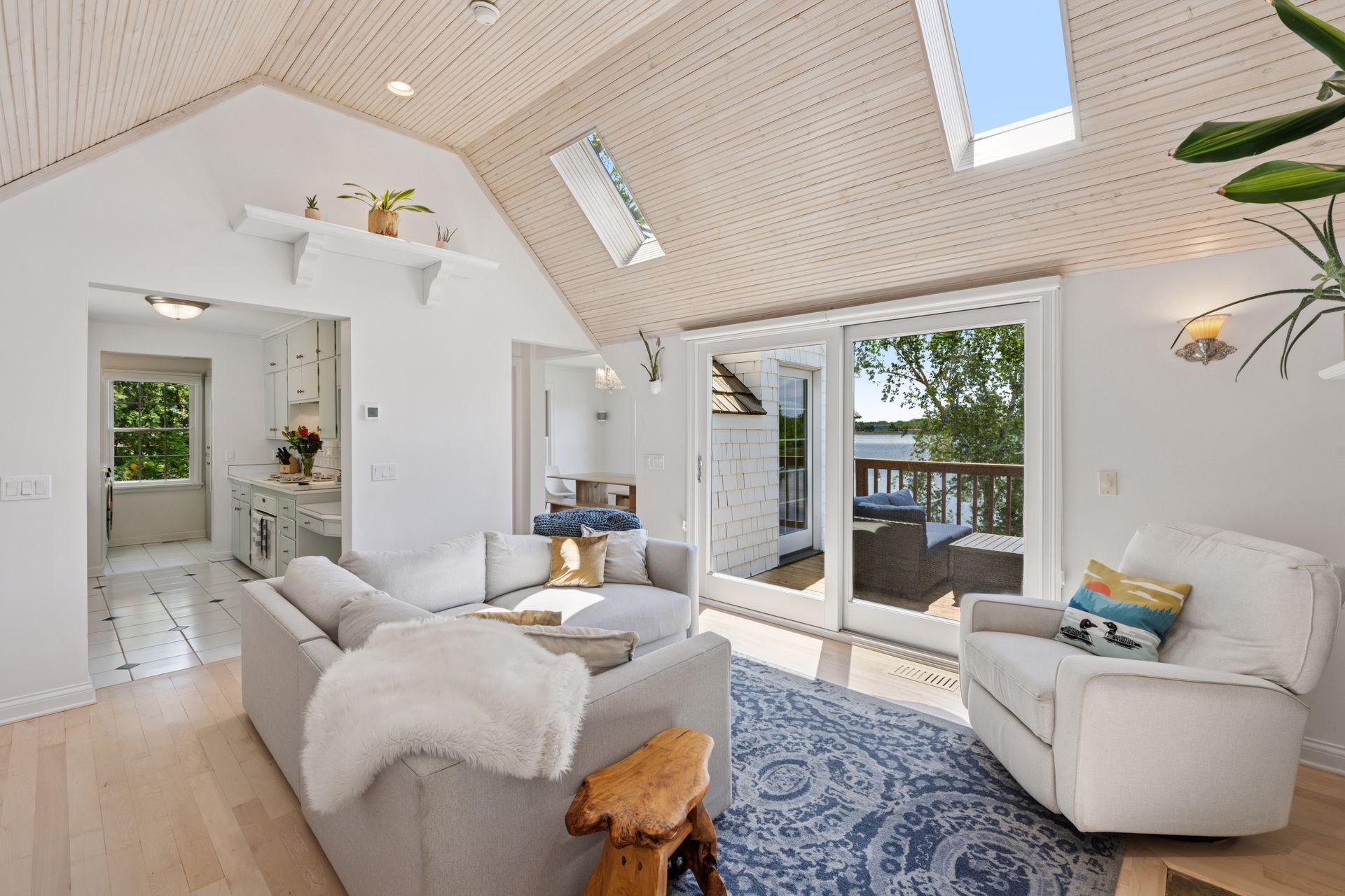 1575 Long Lake Boulevard