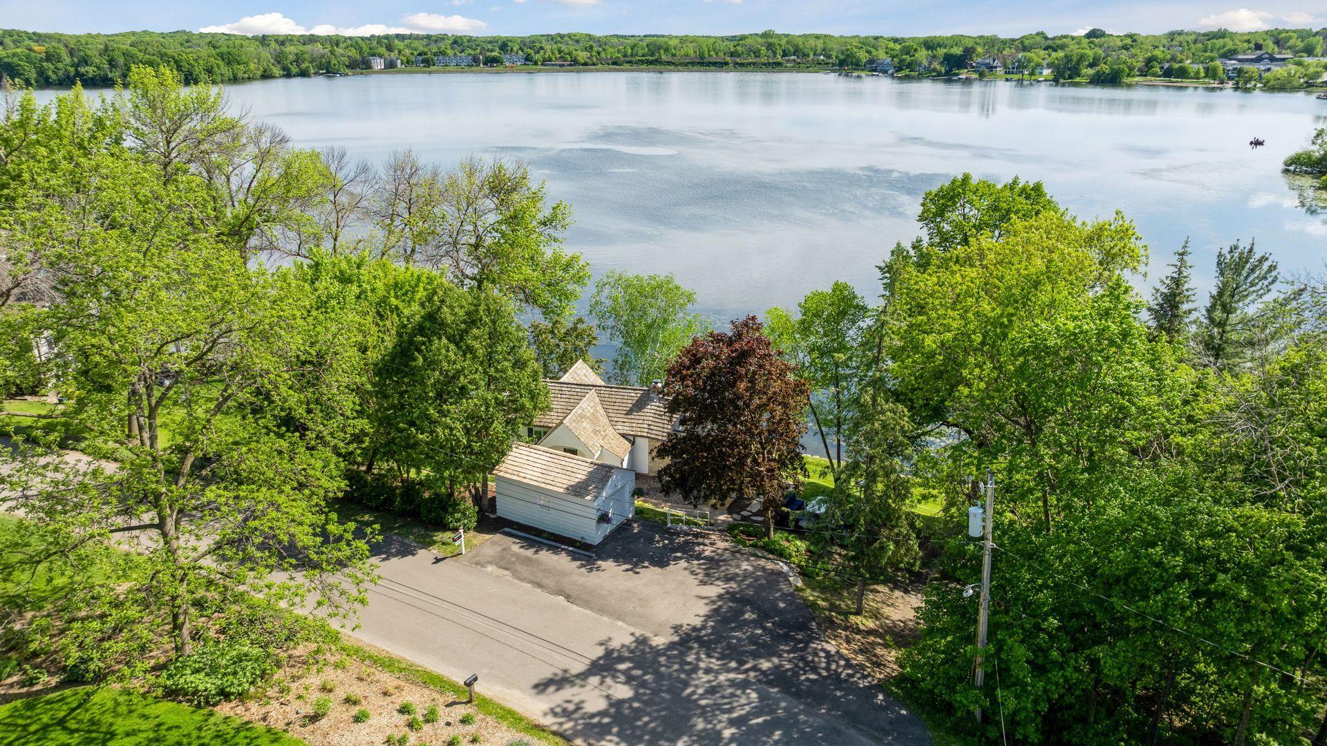 1575 Long Lake Boulevard