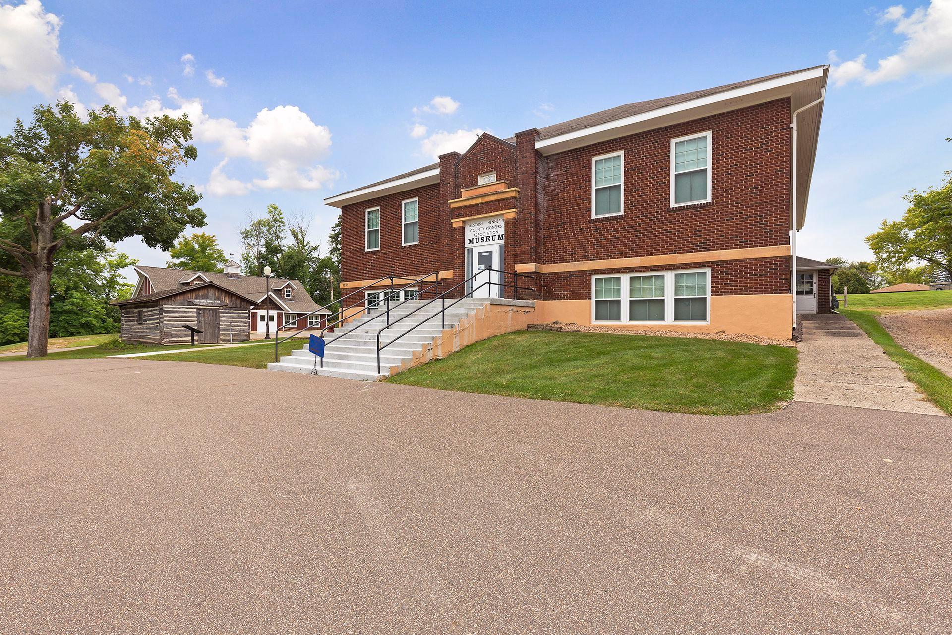 1575 Long Lake Boulevard