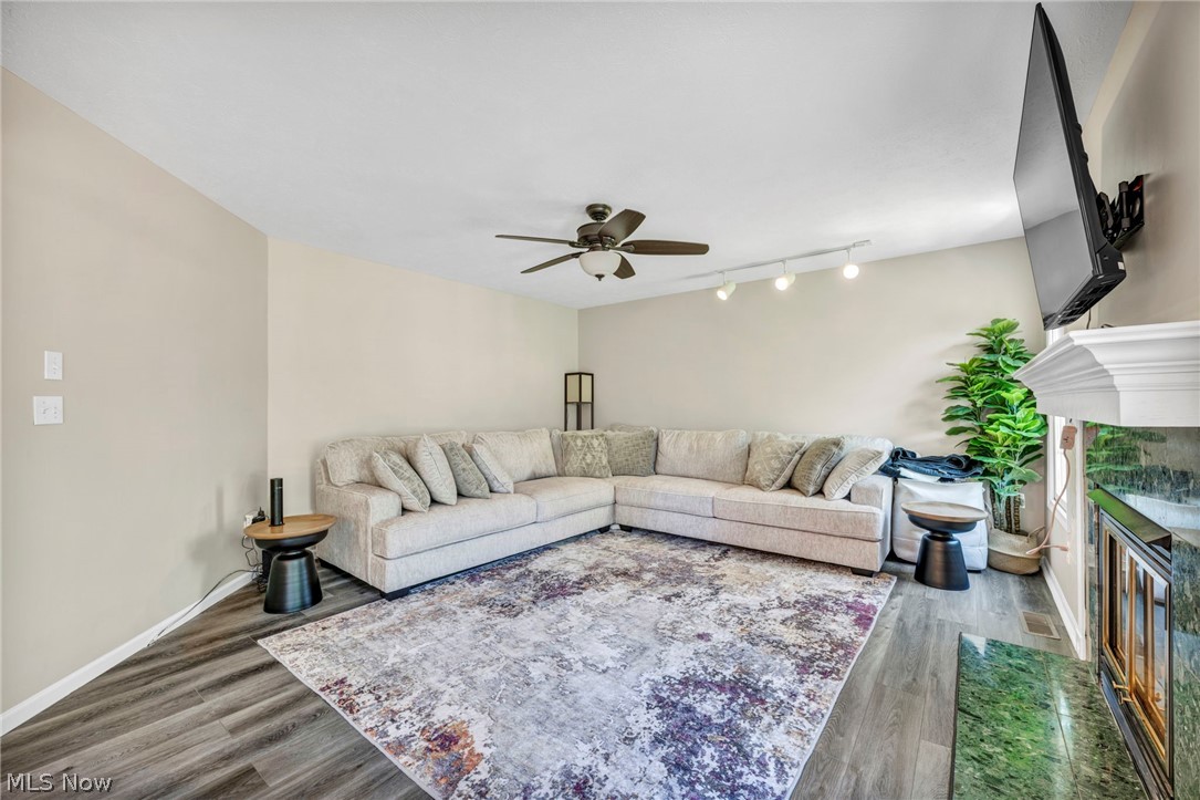 19395 Spinnaker Circle