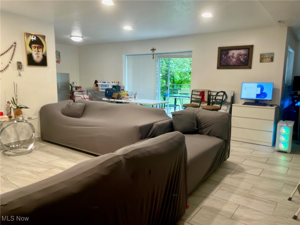 18501 Hilliard 111