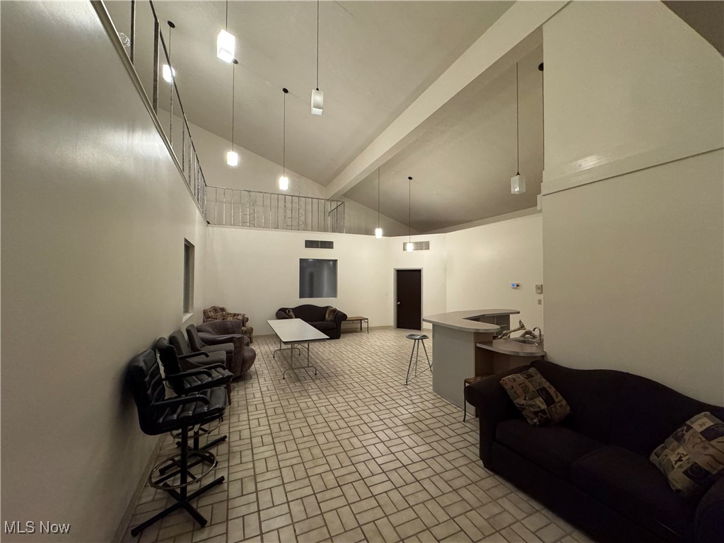 1900 Grove Court 309