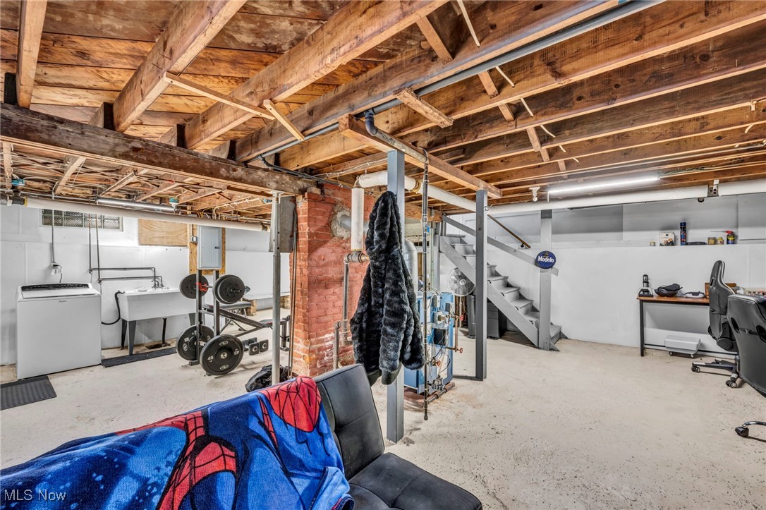 5965 Hodgman Drive