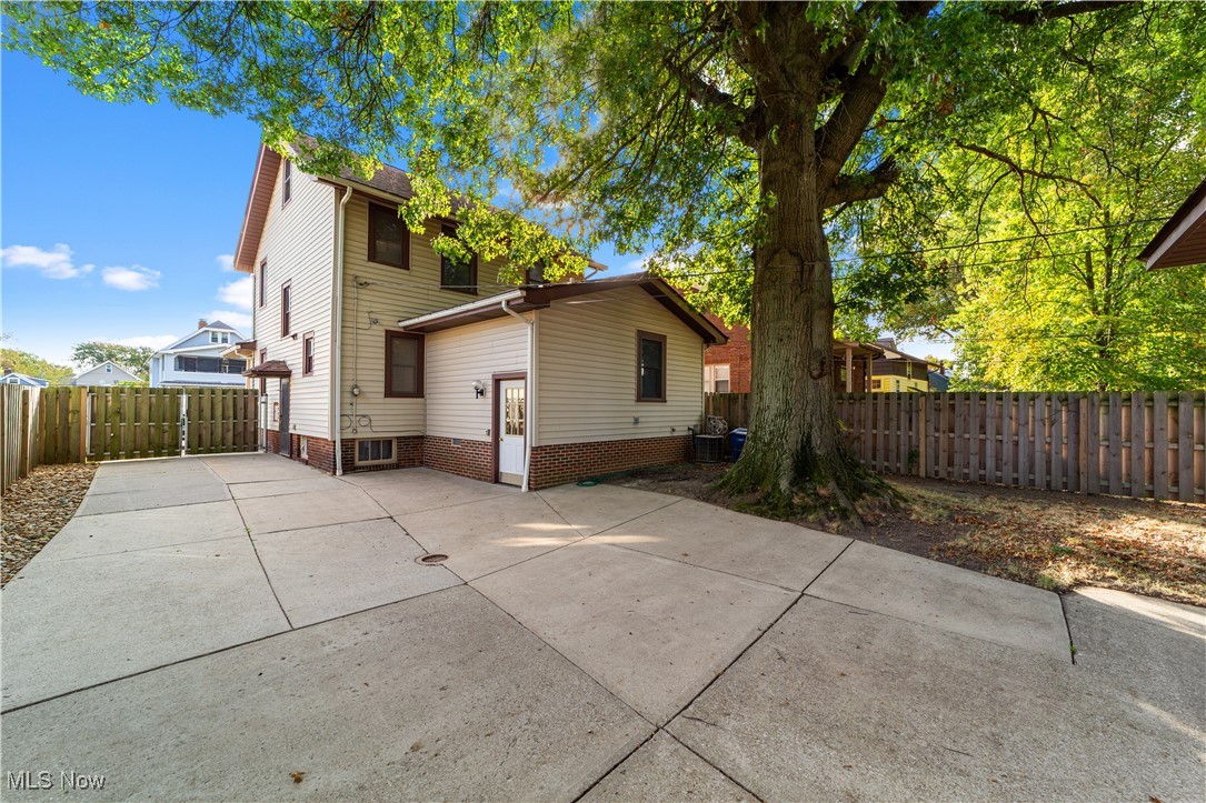 3918 W 160th Street