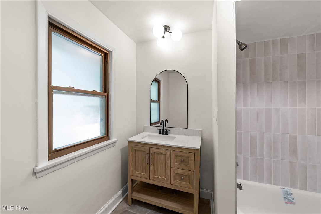3918 W 160th Street