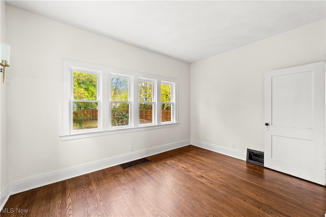 1161 W 8th Street