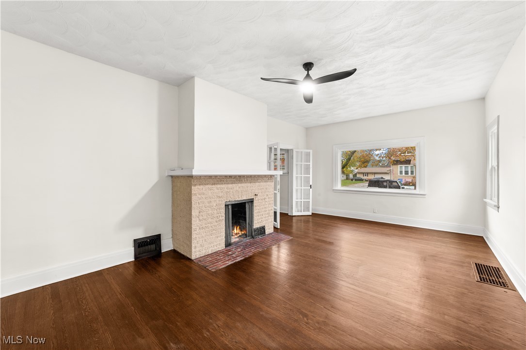 1161 W 8th Street