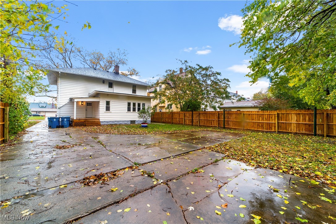1161 W 8th Street