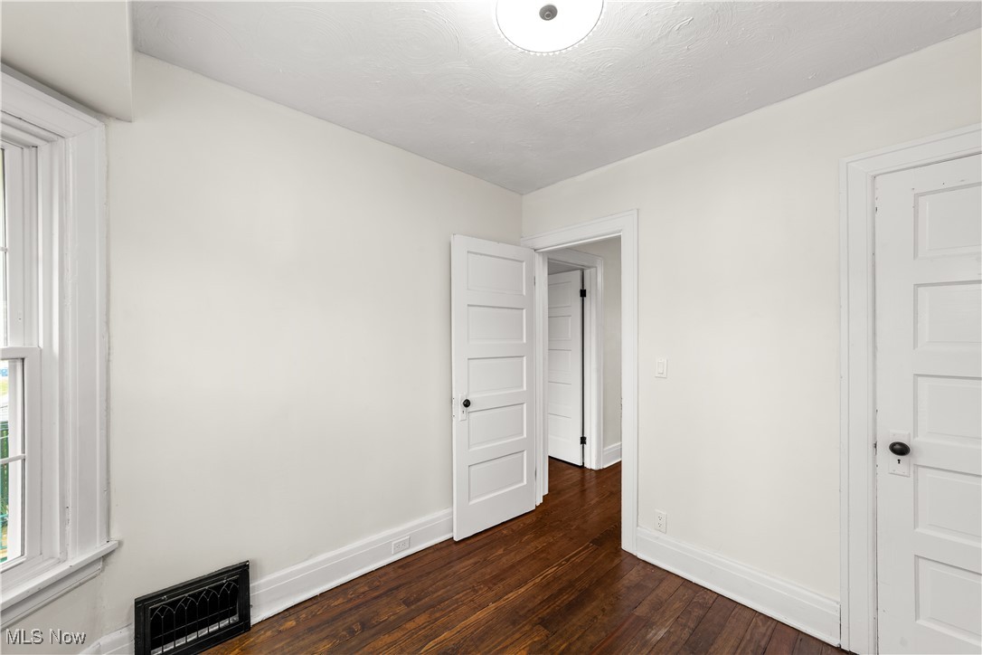 1161 W 8th Street