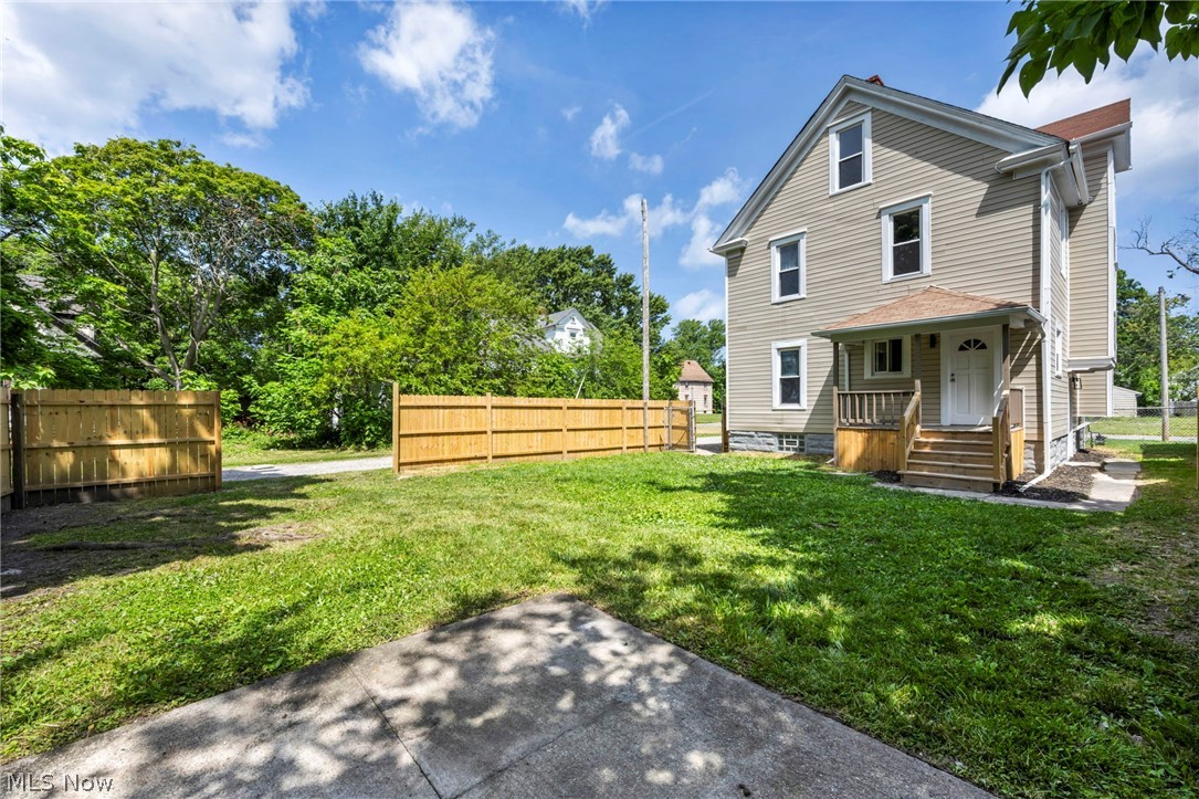 1009 W 10th Street