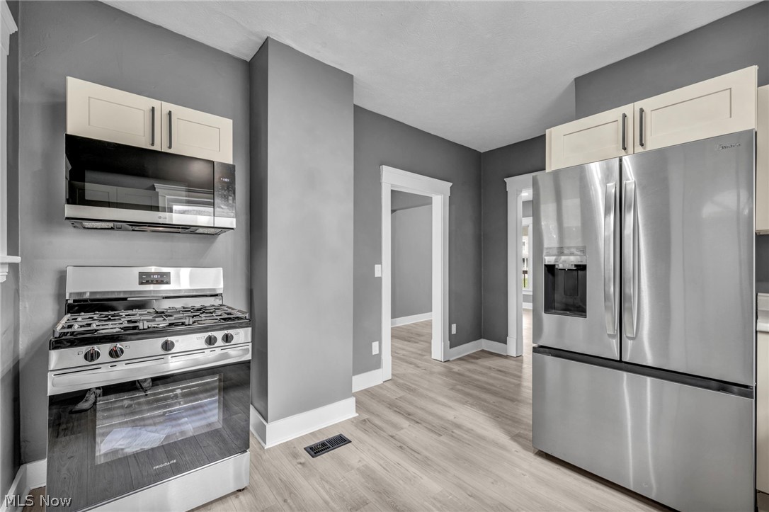 1009 W 10th Street