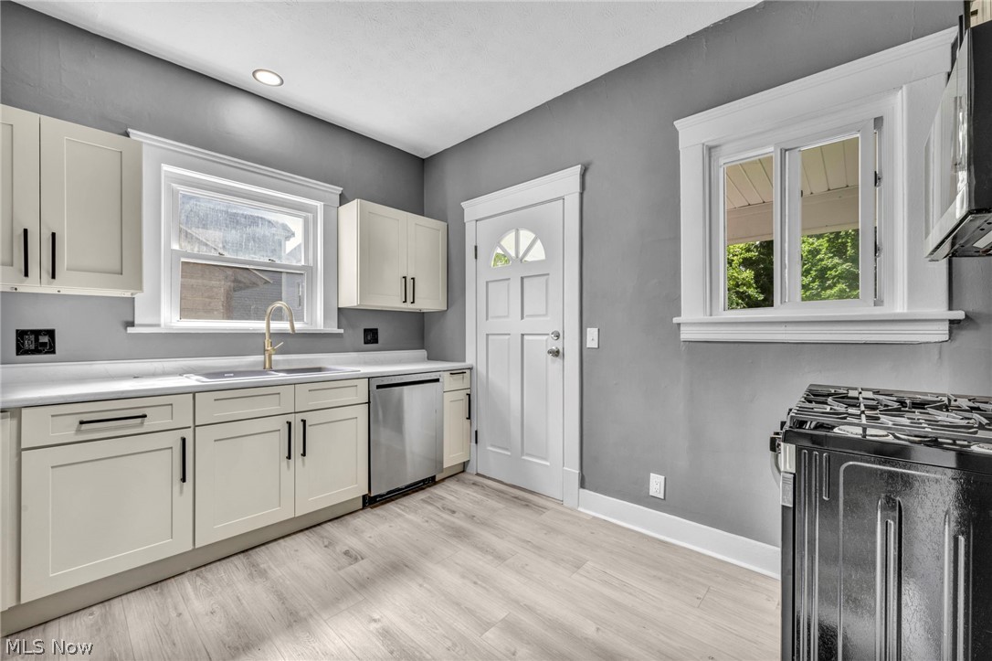 1009 W 10th Street