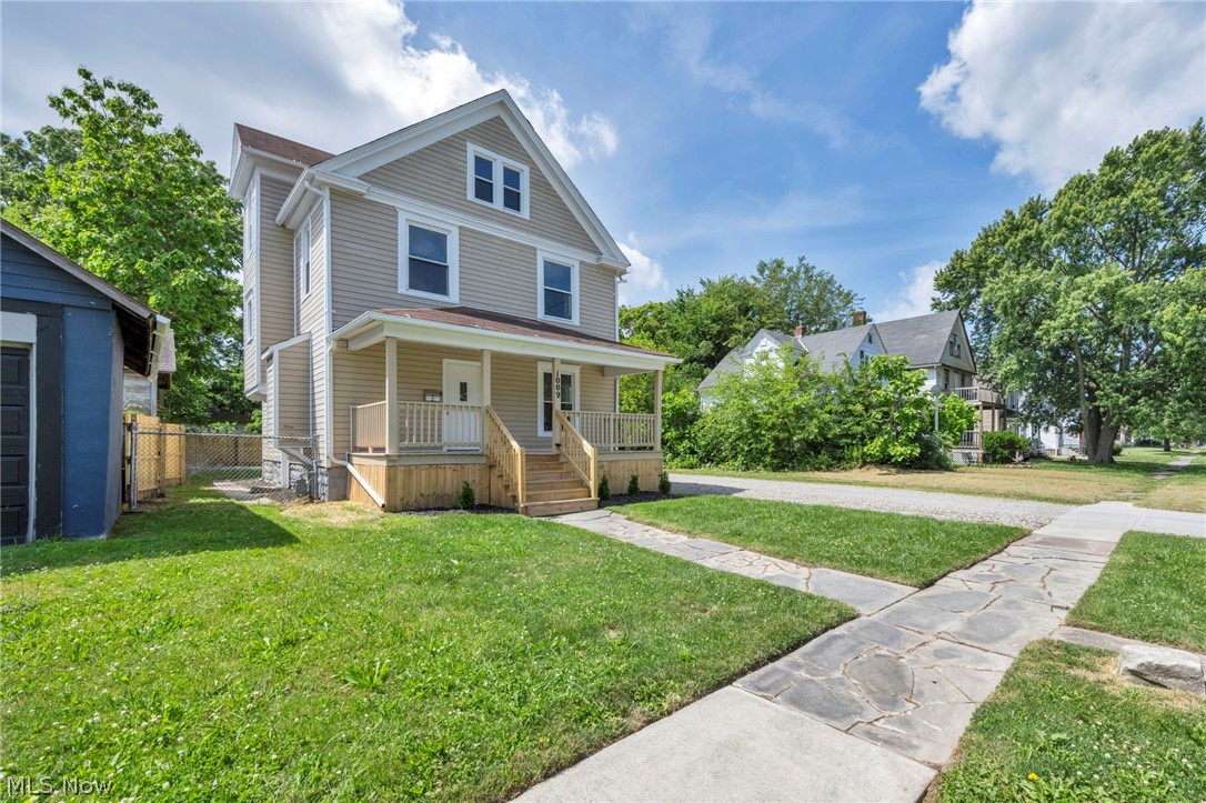 1009 W 10th Street