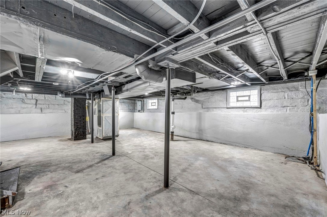 1009 W 10th Street