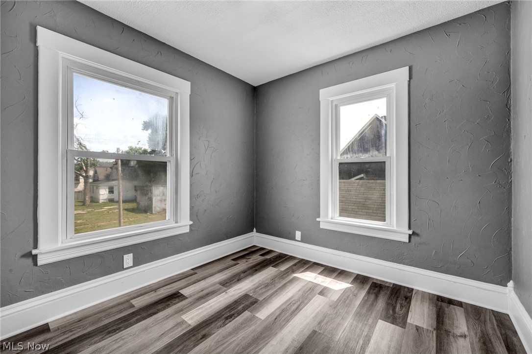 1009 W 10th Street