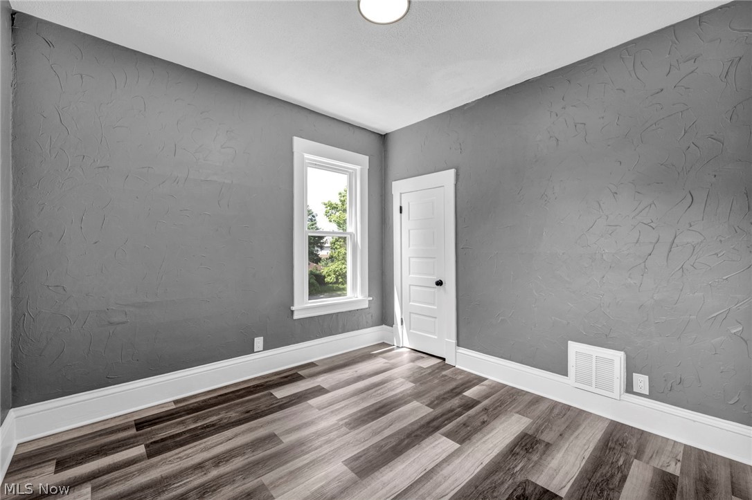 1009 W 10th Street
