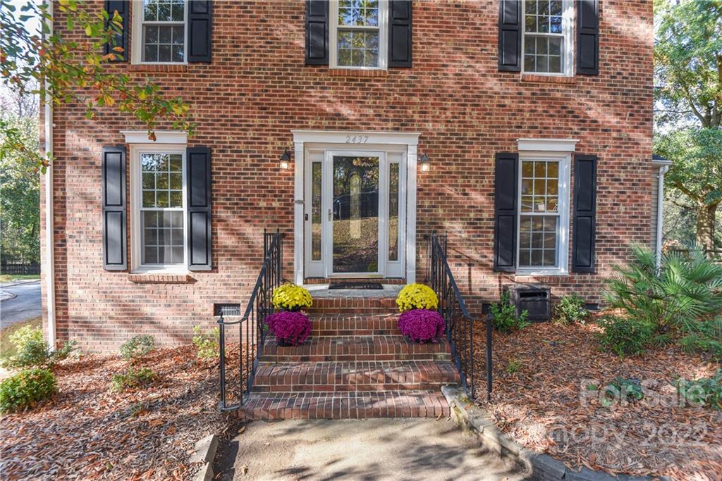 2437 Bergen Court
