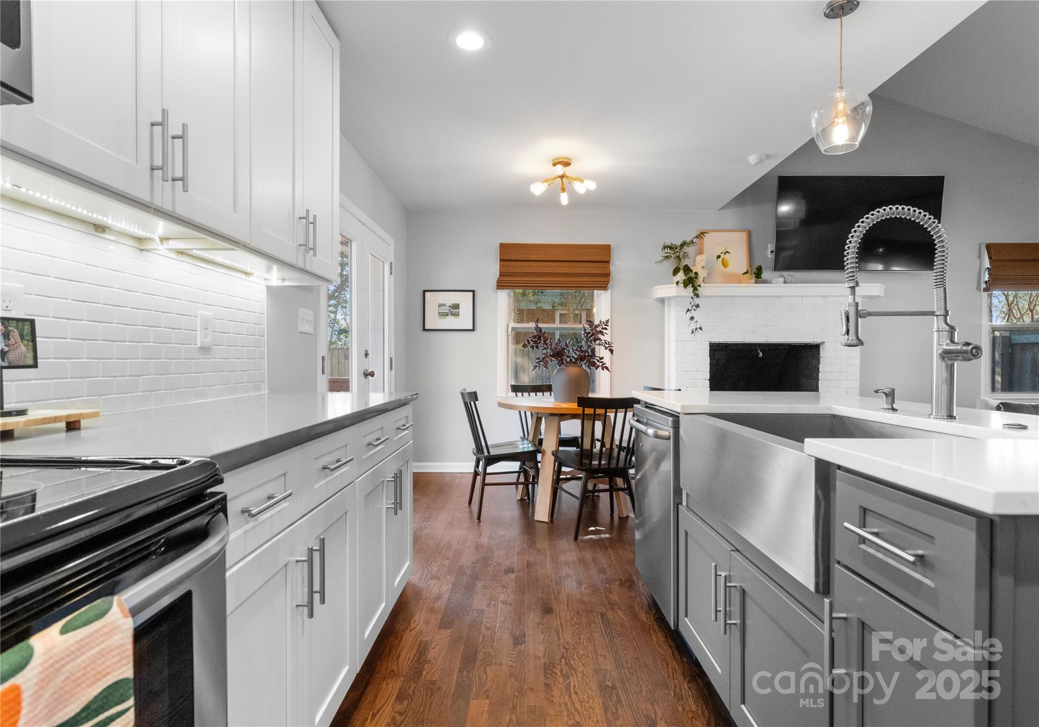 4554 Crestmont Drive