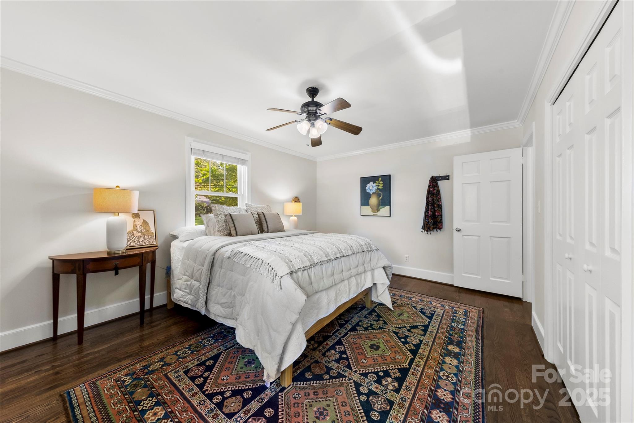 1126 E Woodlawn Road