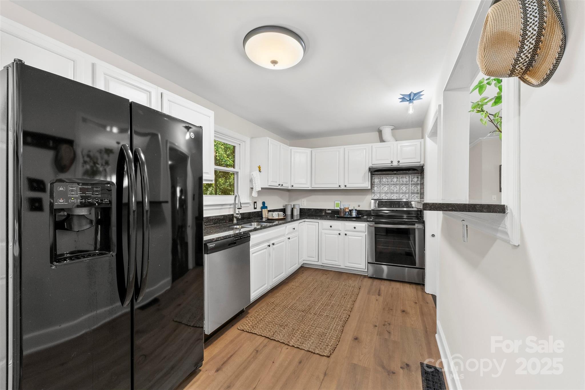 1126 E Woodlawn Road