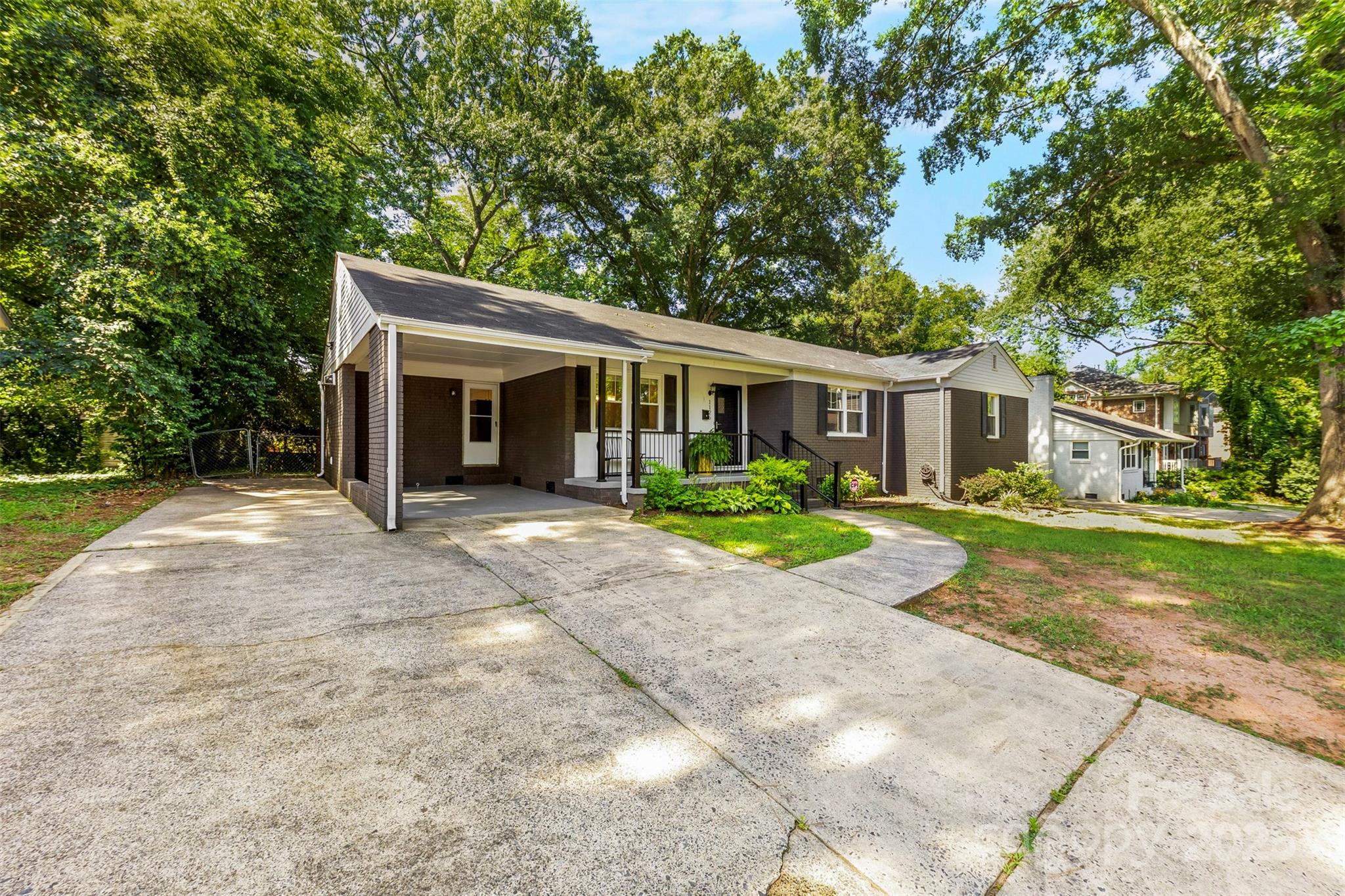 1126 E Woodlawn Road