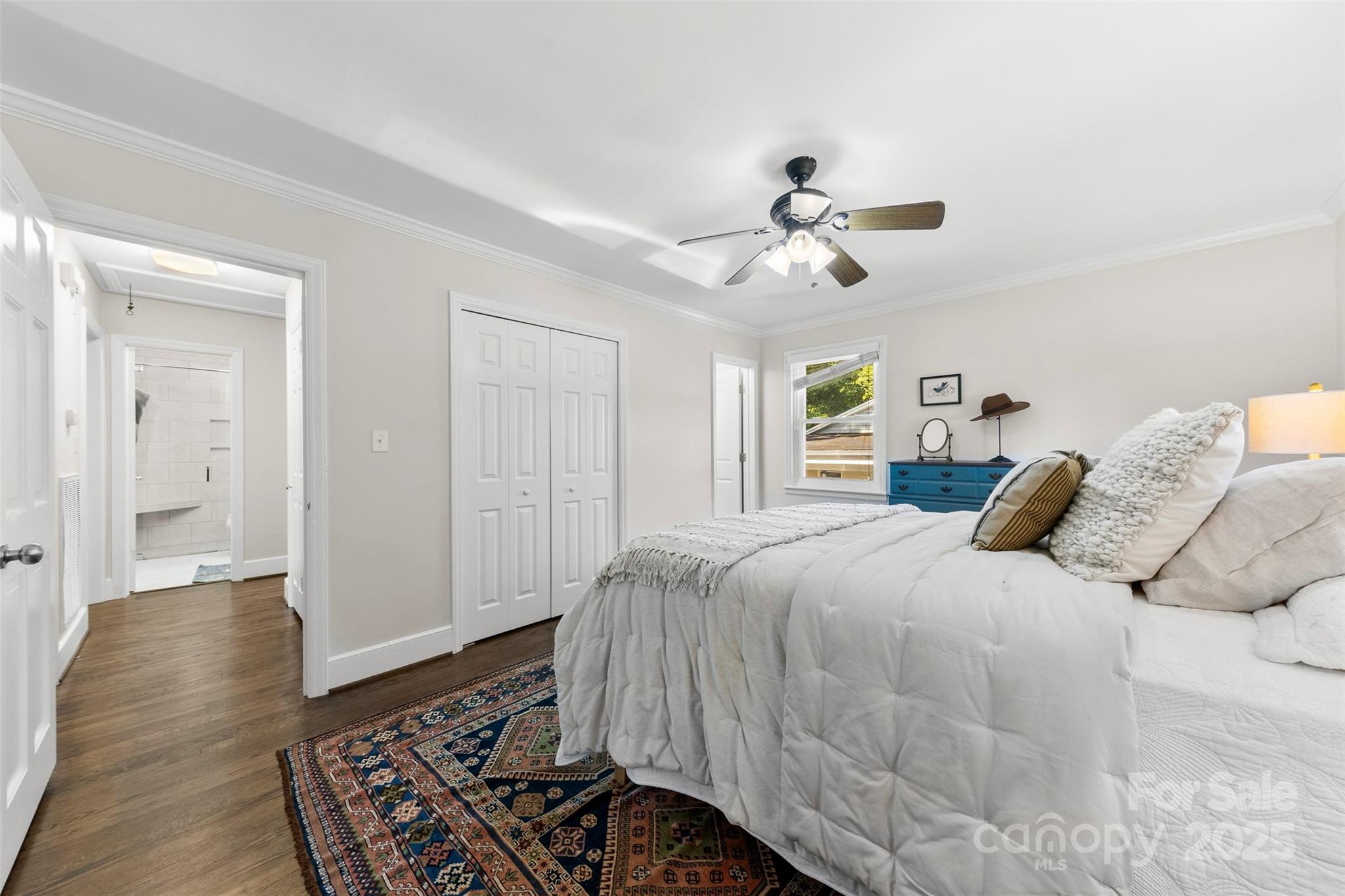 1126 E Woodlawn Road