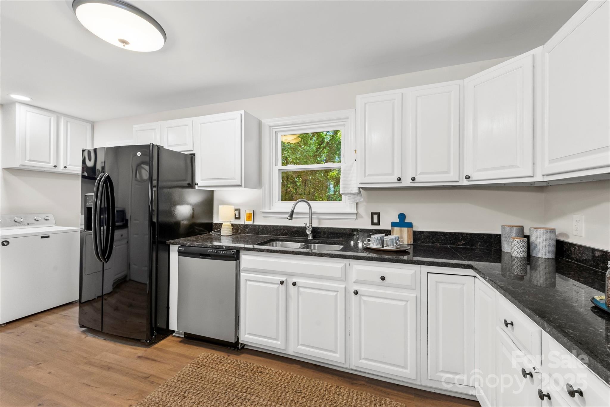 1126 E Woodlawn Road