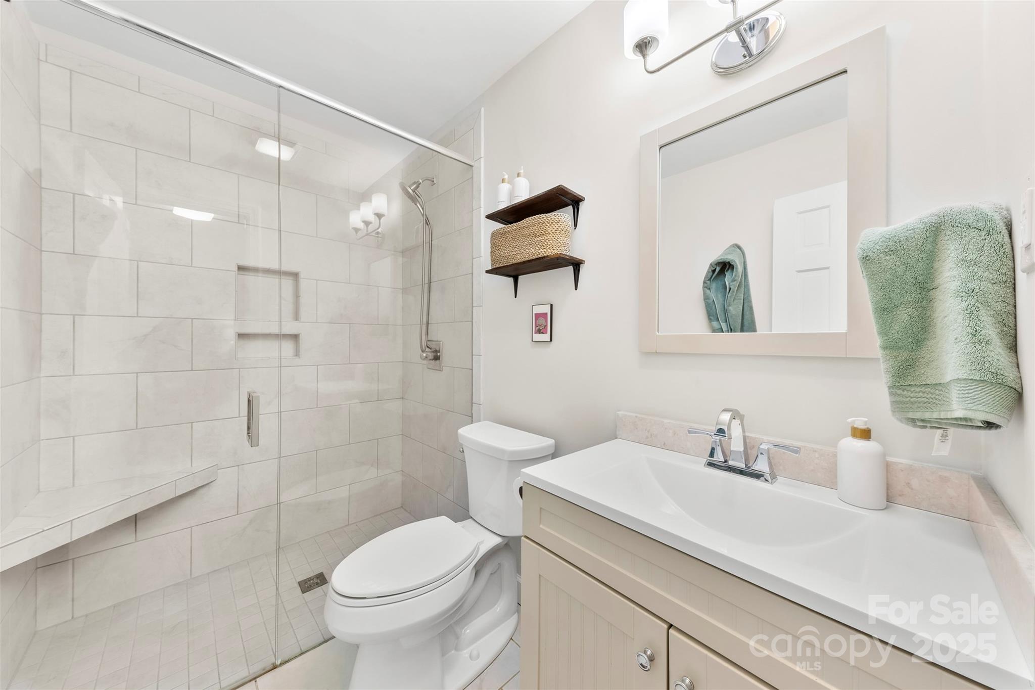 1126 E Woodlawn Road