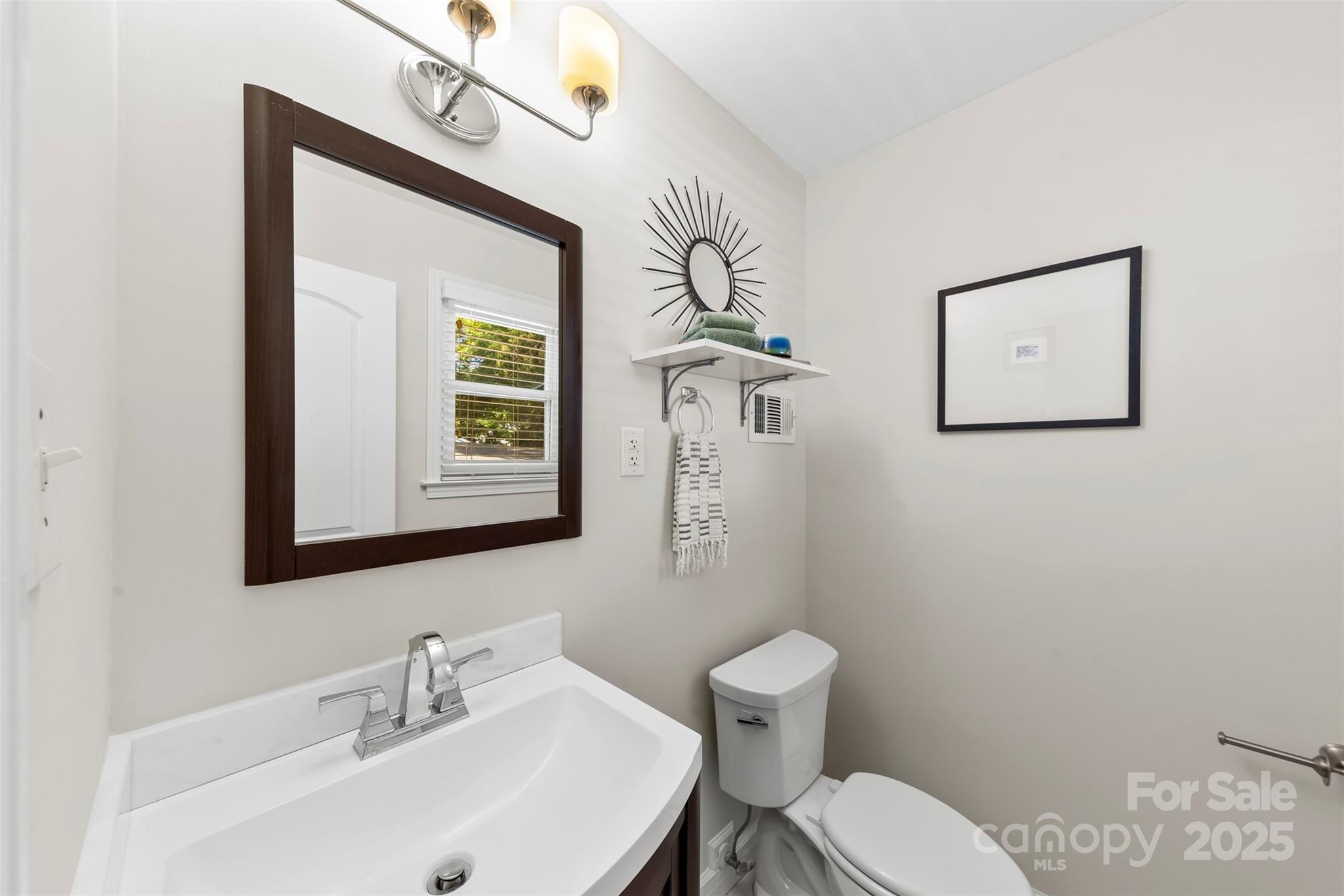 1126 E Woodlawn Road