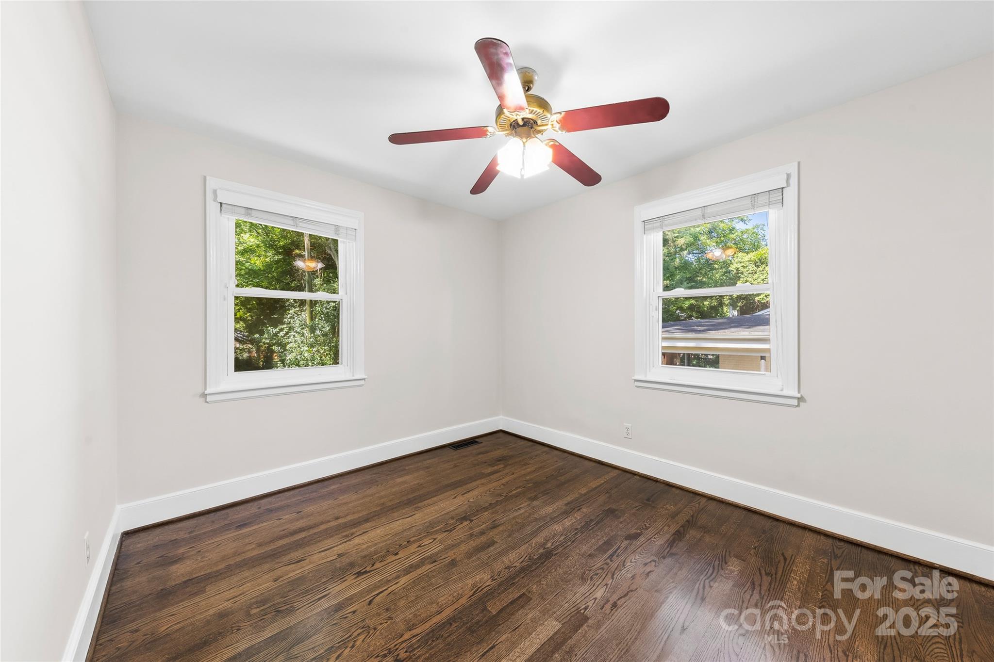 1126 E Woodlawn Road