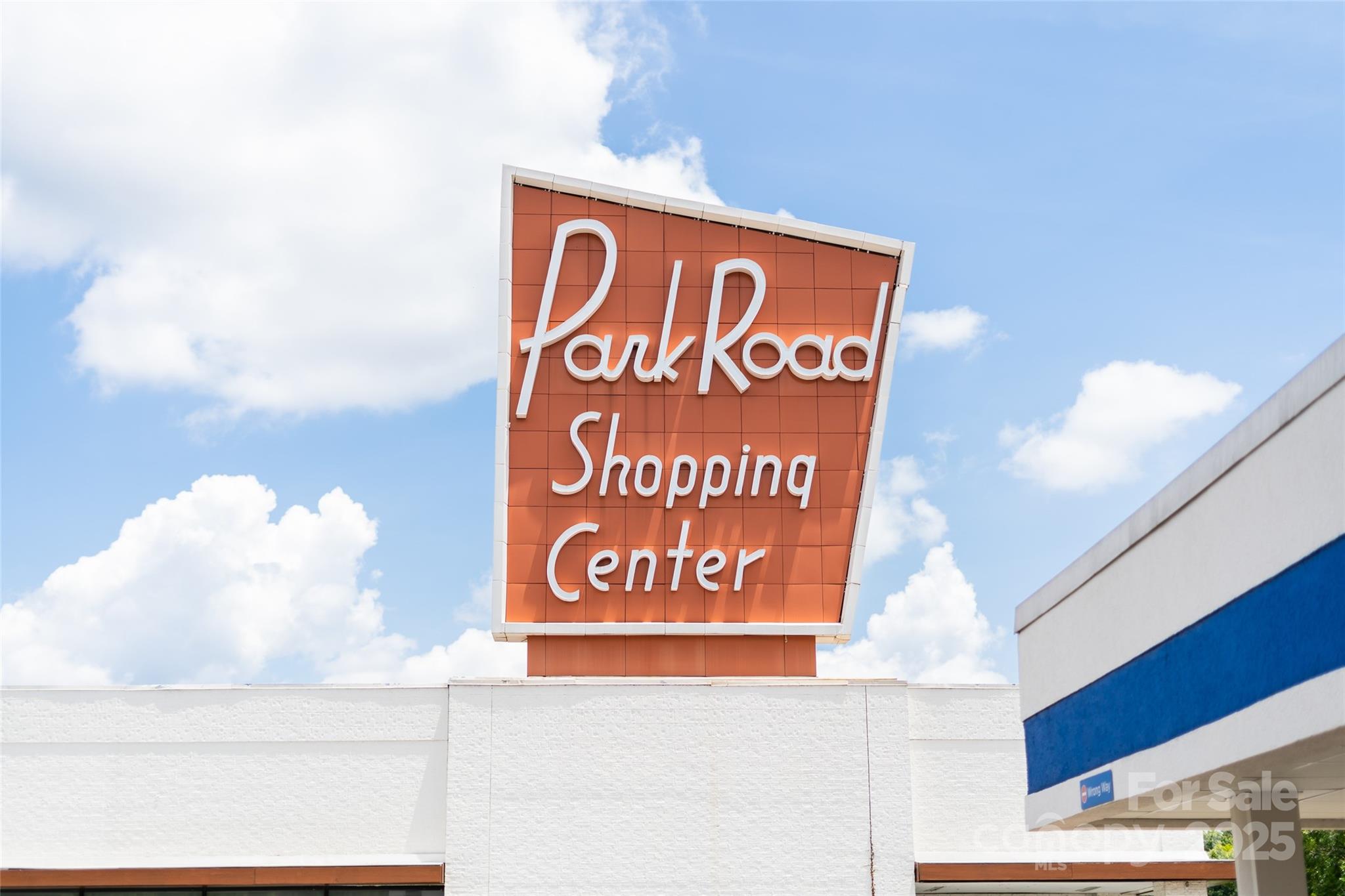 1126 E Woodlawn Road