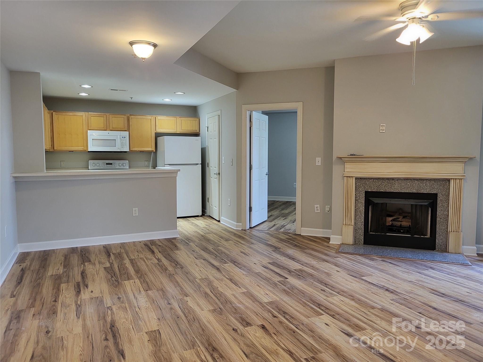 718 W Trade Street Unit: 203