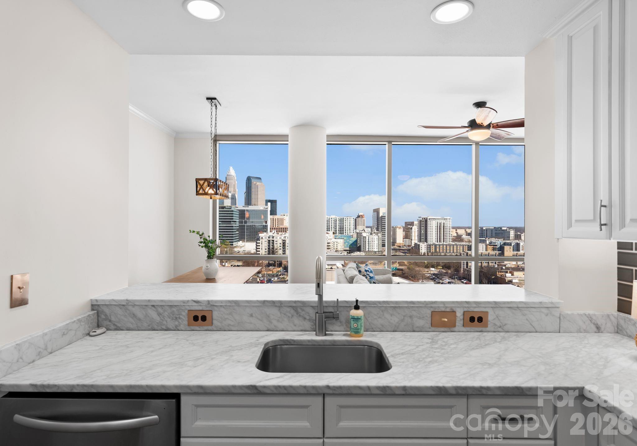 315 Arlington Avenue Unit: 1601