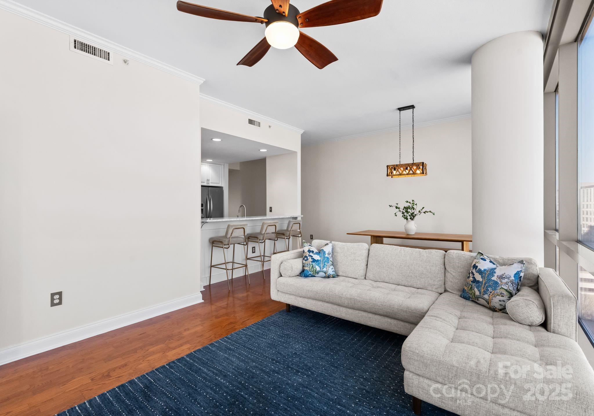 315 Arlington Avenue Unit: 1601