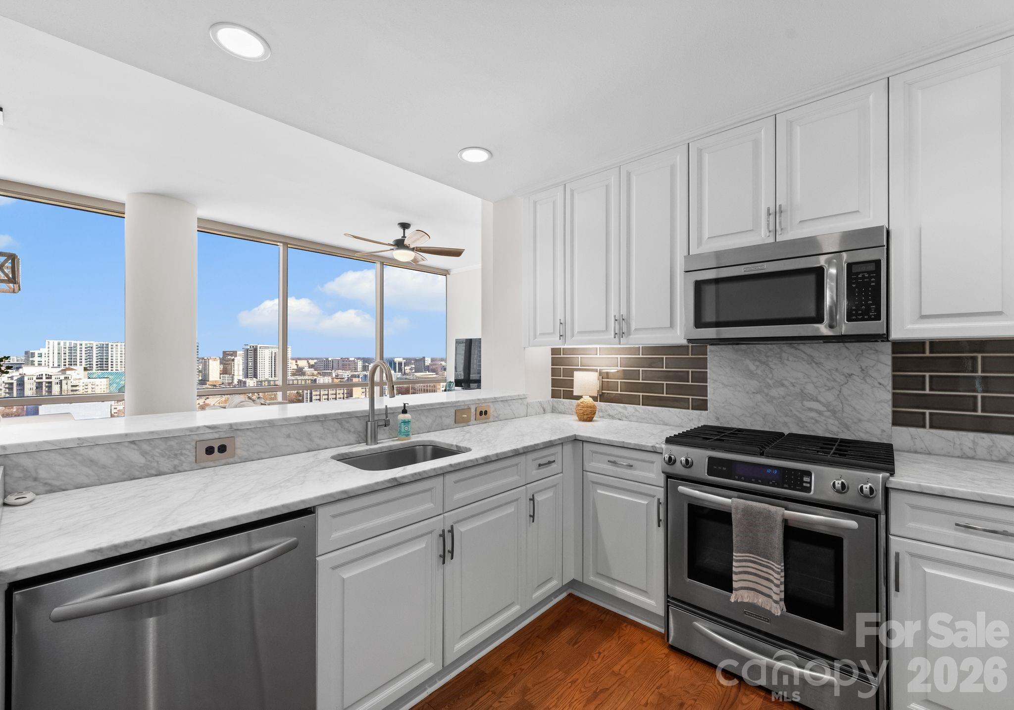 315 Arlington Avenue Unit: 1601