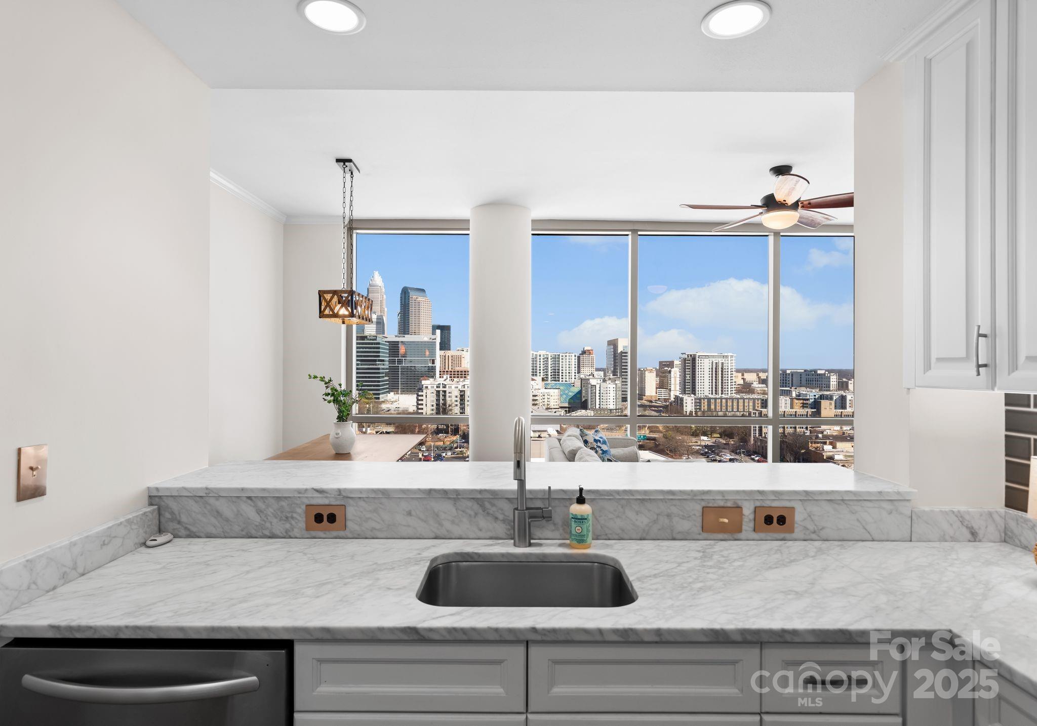 315 Arlington Avenue Unit: 1601