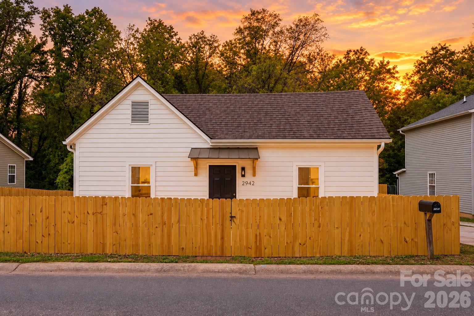2942 Reid Avenue Charlotte Nc Us 28208 Car4437077