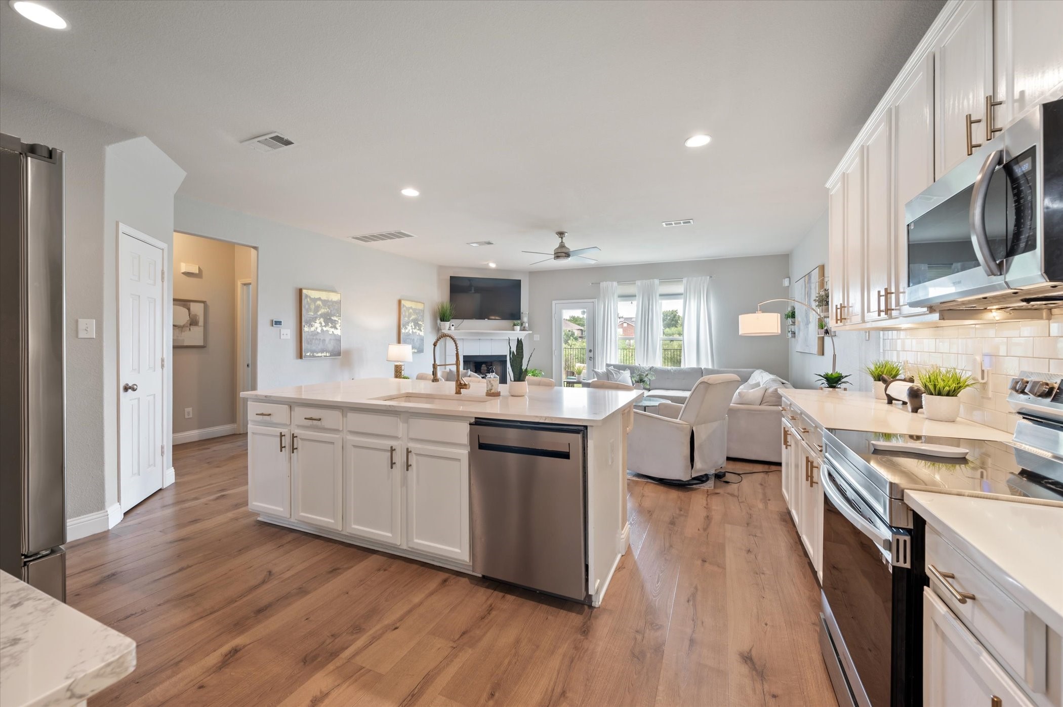8729 Golden Sunset Trail