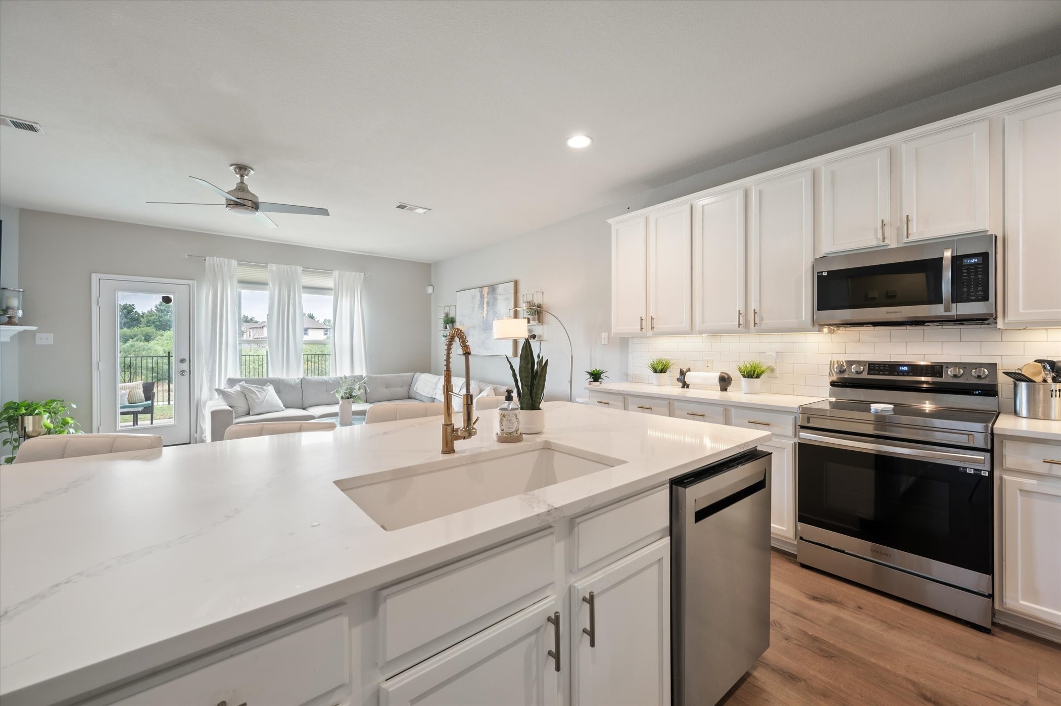 8729 Golden Sunset Trail