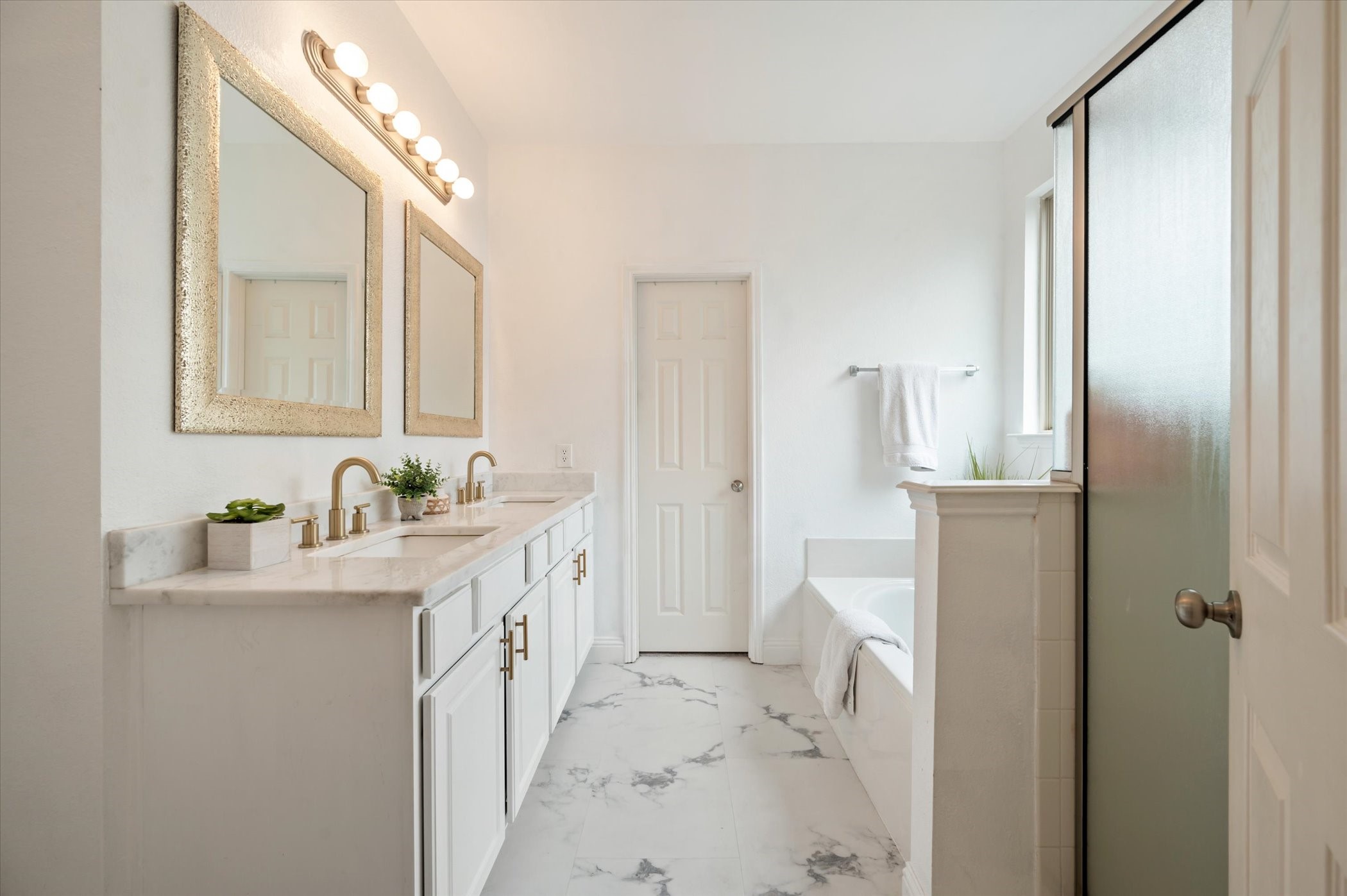 8729 Golden Sunset Trail