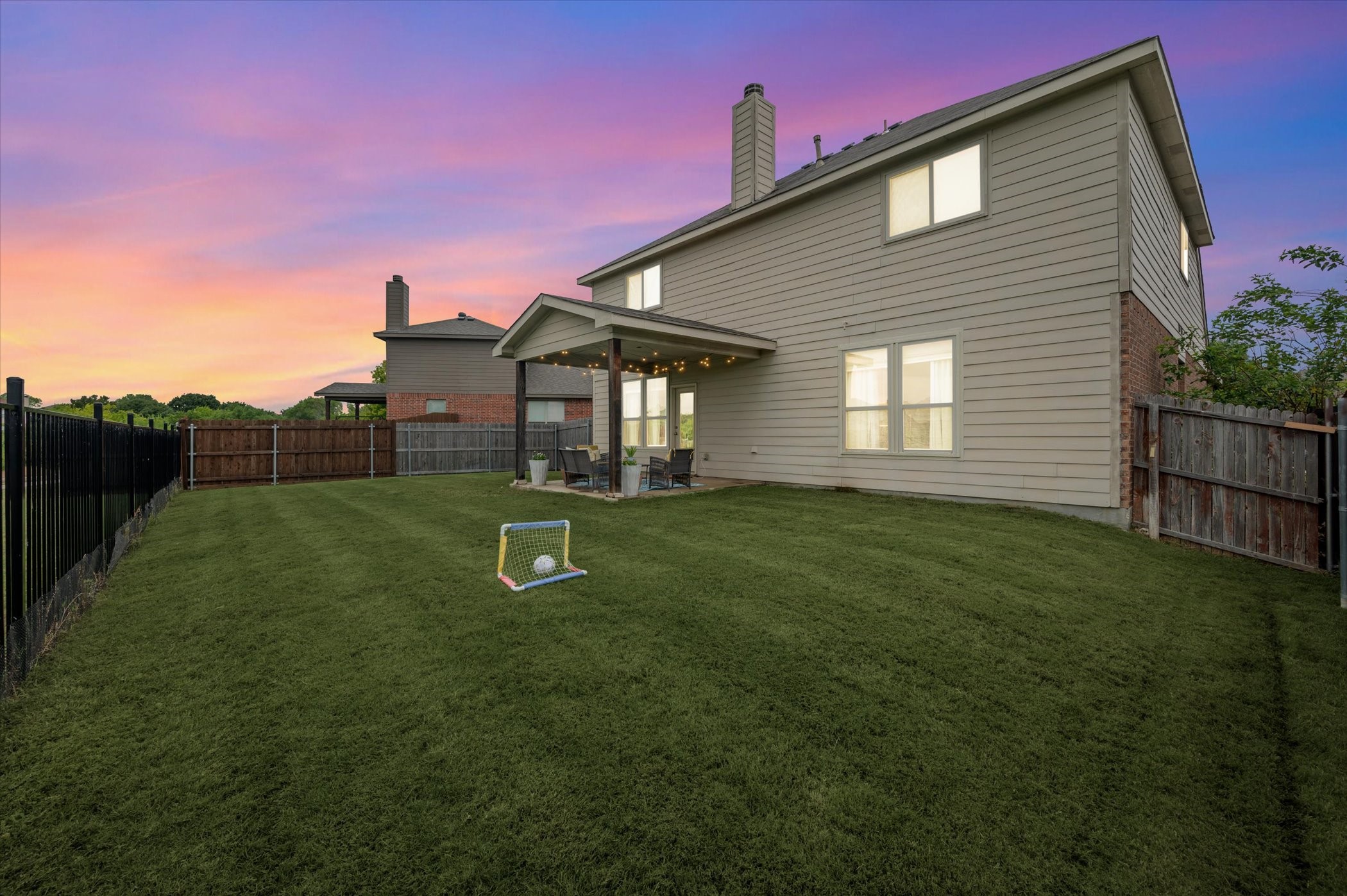 8729 Golden Sunset Trail