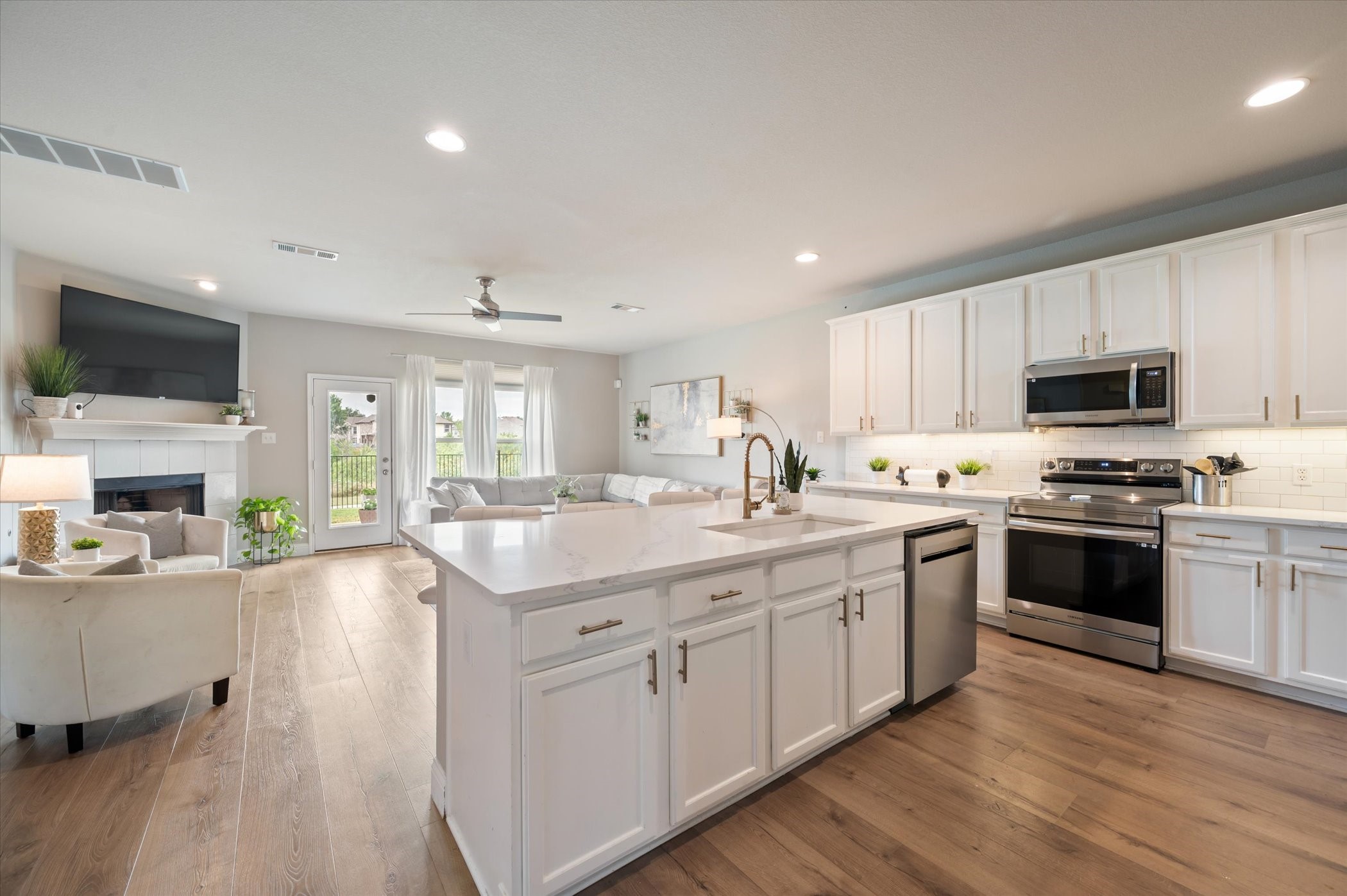 8729 Golden Sunset Trail