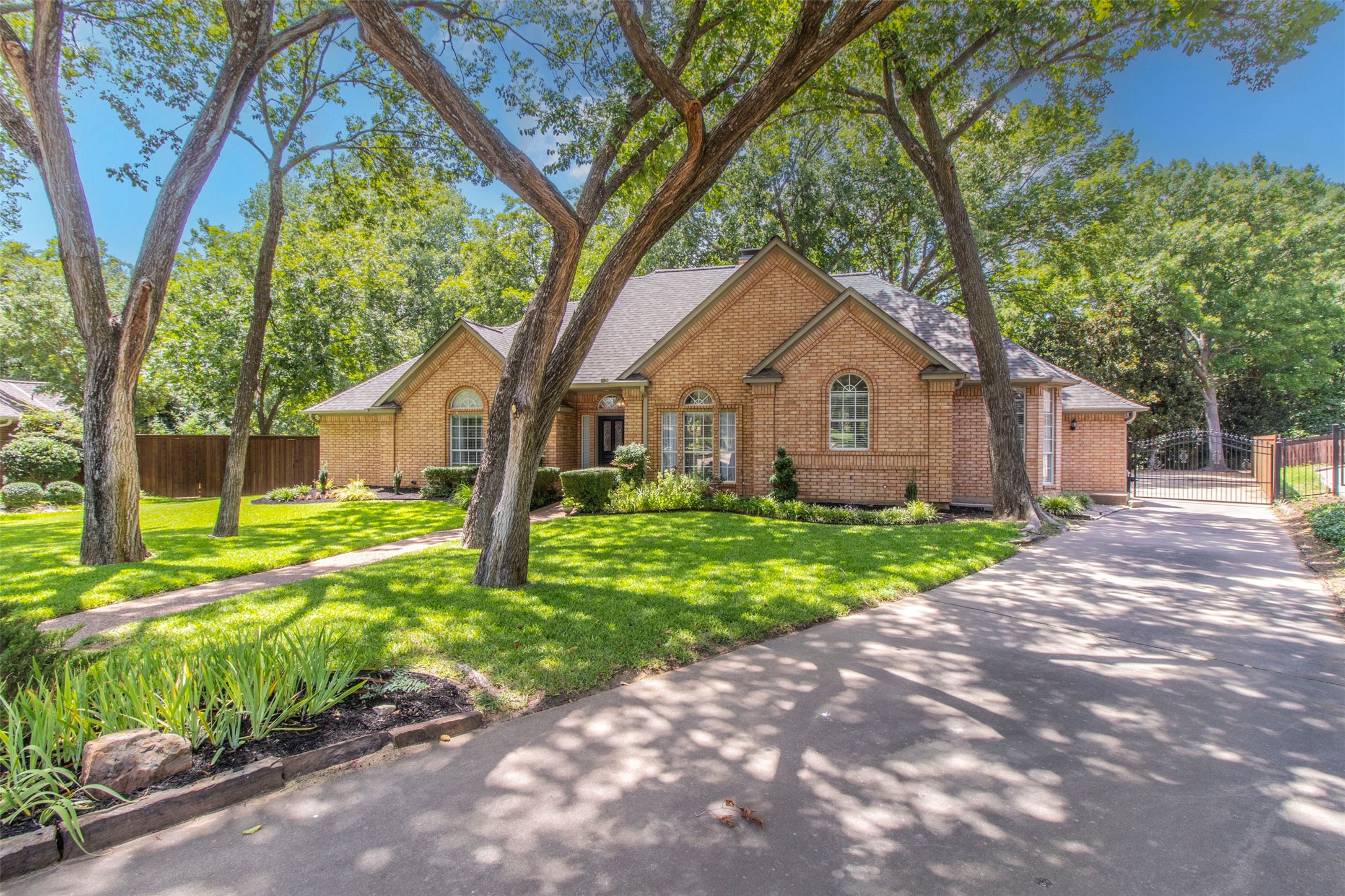 908 Dogwood Court