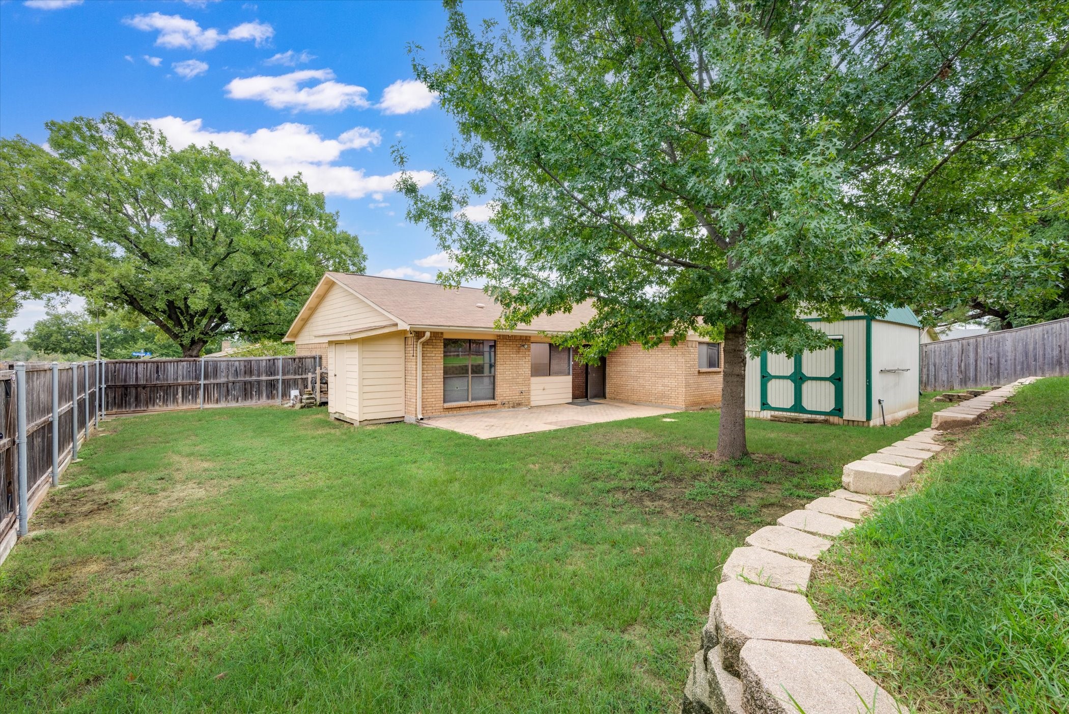2600 Meadowview Drive
