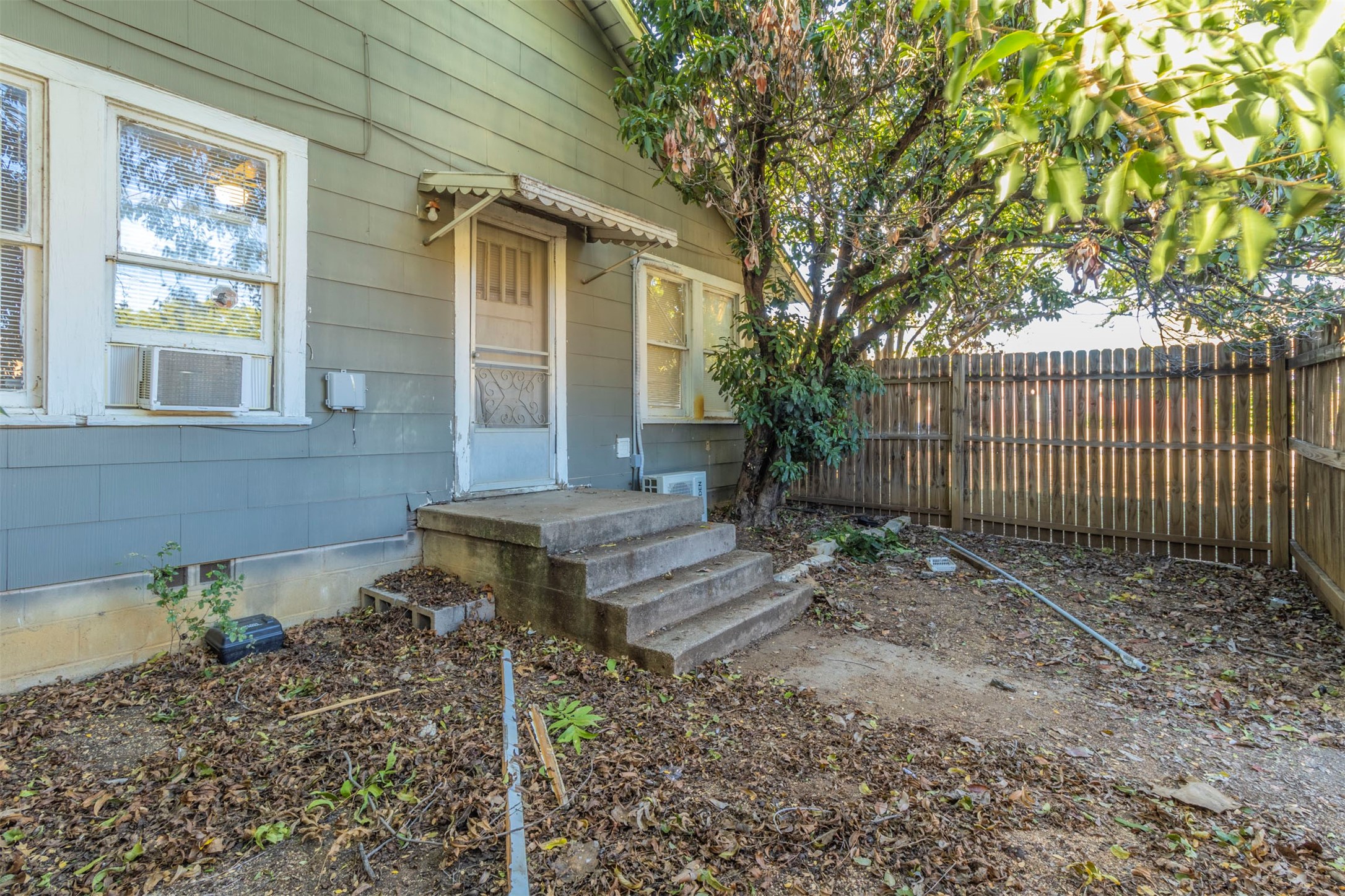 4901 Curzon Avenue
