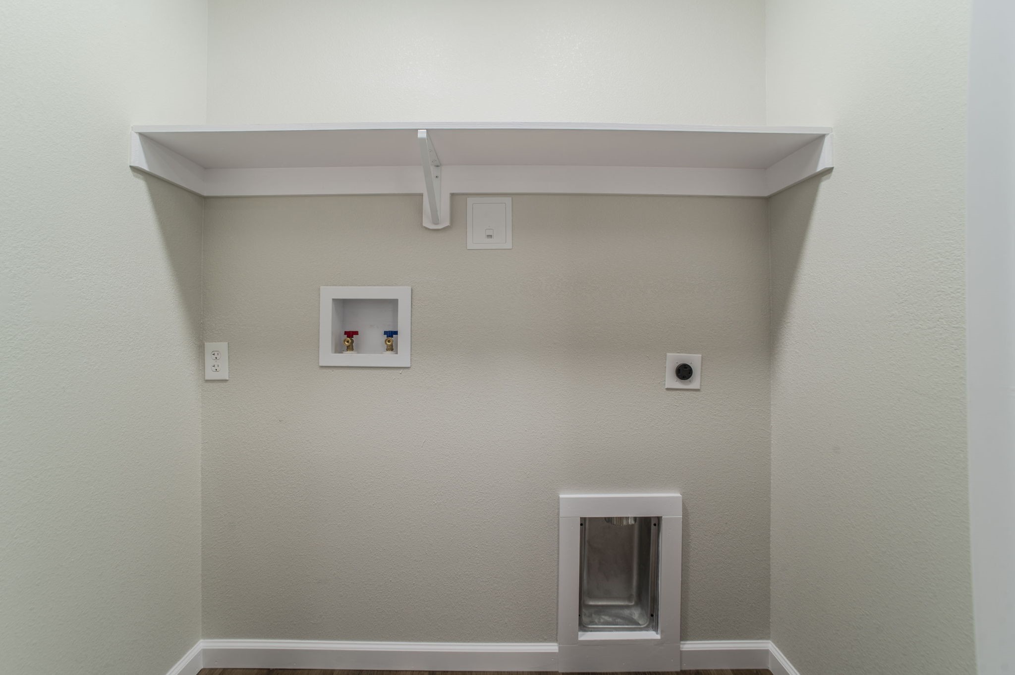 4901 Curzon Avenue 105